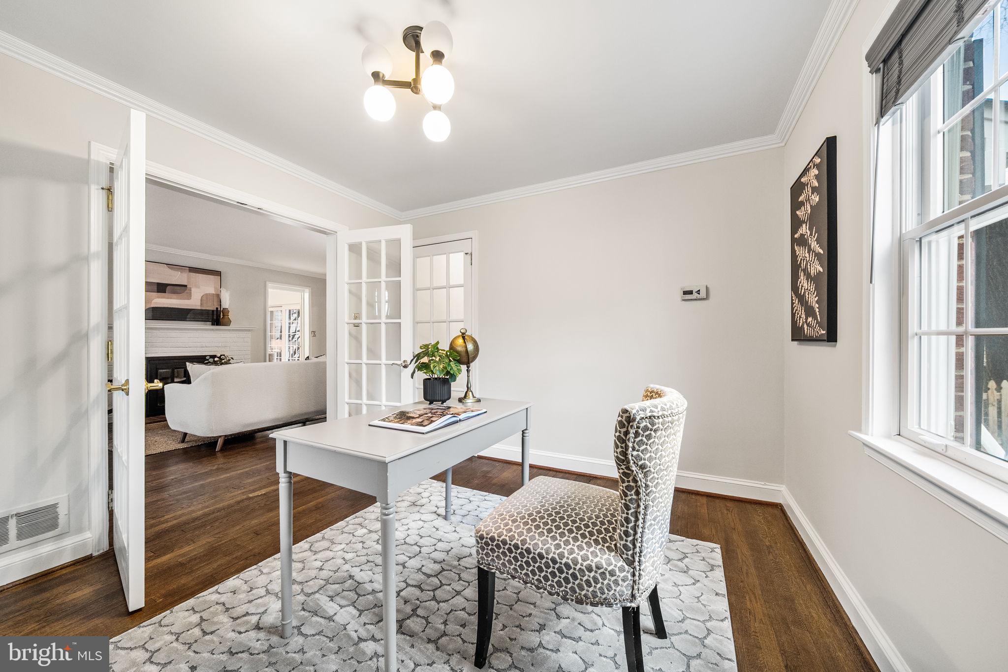 COUNTRY CLUB MANOR - Residential