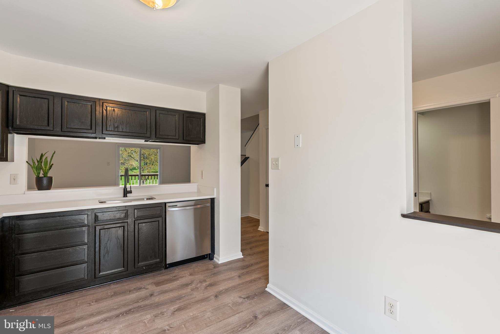 CONSTANT FRIENDSHIP - Residential