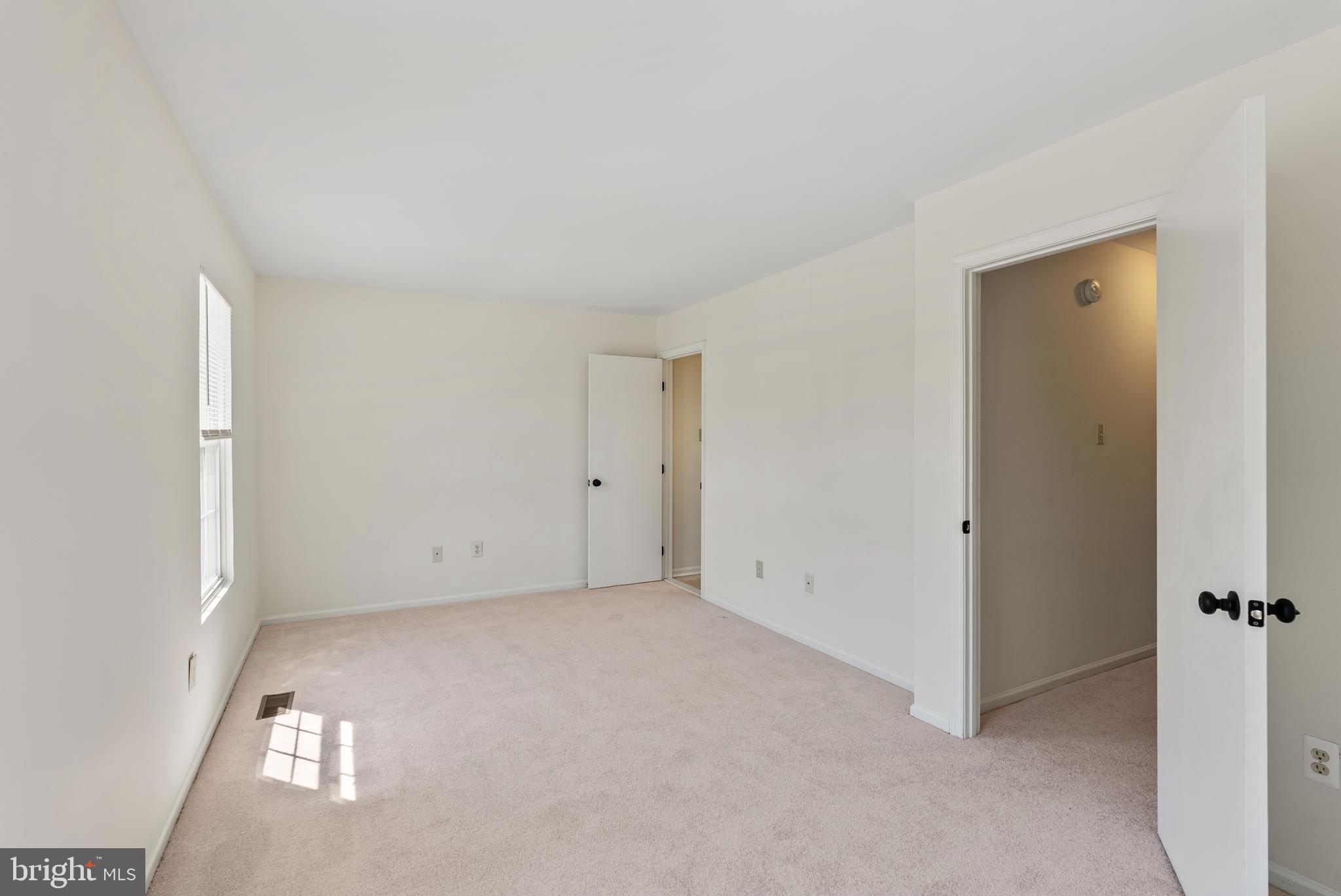 CONSTANT FRIENDSHIP - Residential