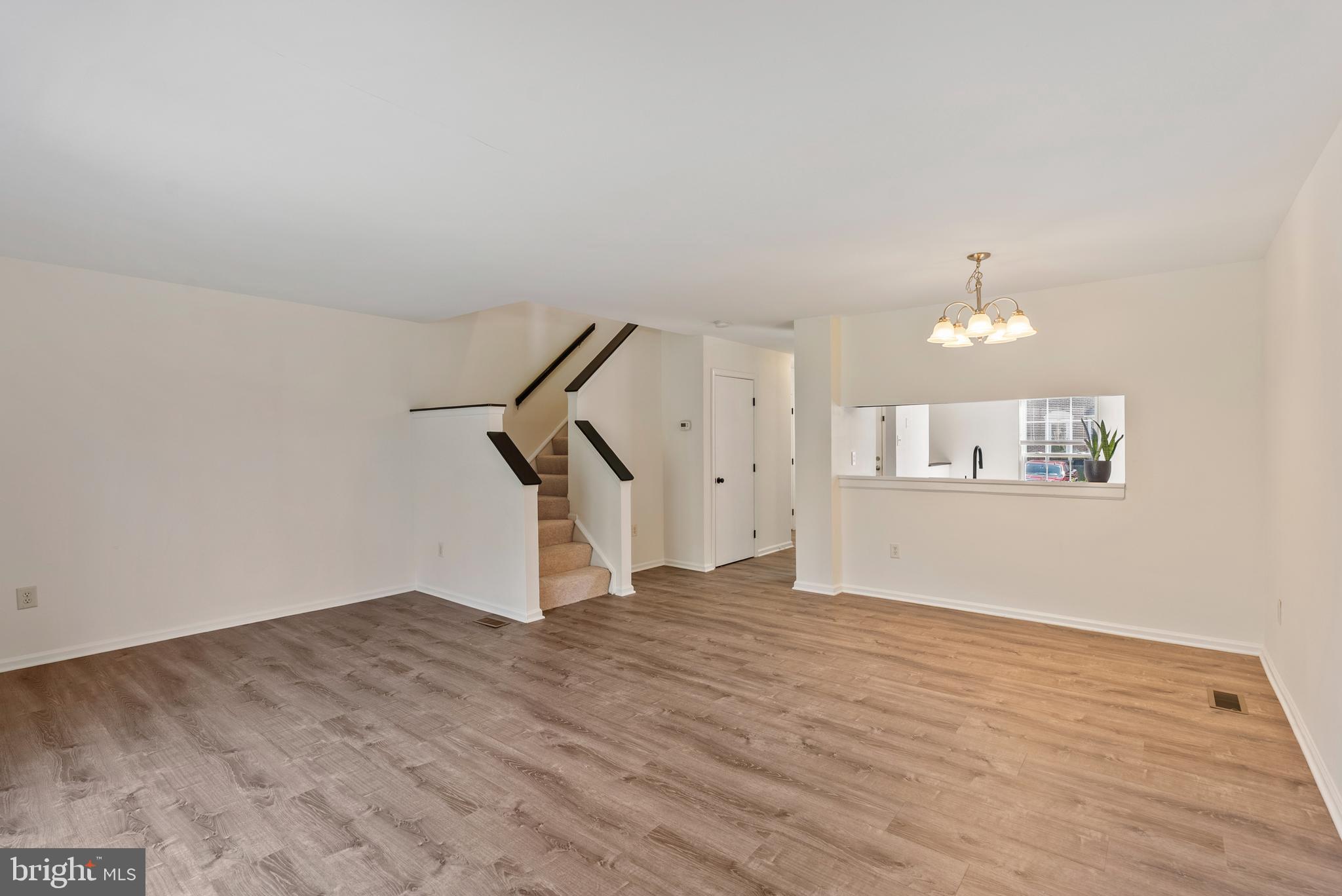 CONSTANT FRIENDSHIP - Residential