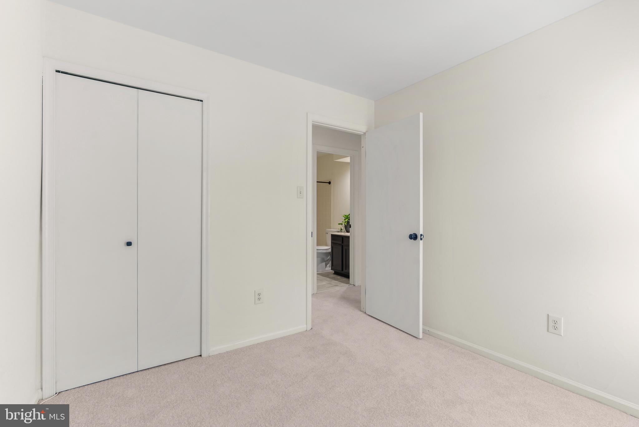 CONSTANT FRIENDSHIP - Residential