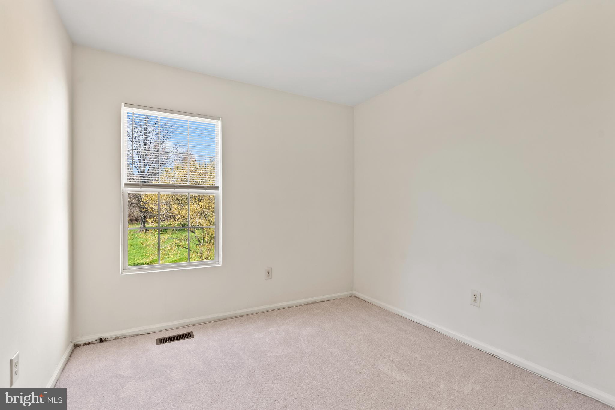 CONSTANT FRIENDSHIP - Residential