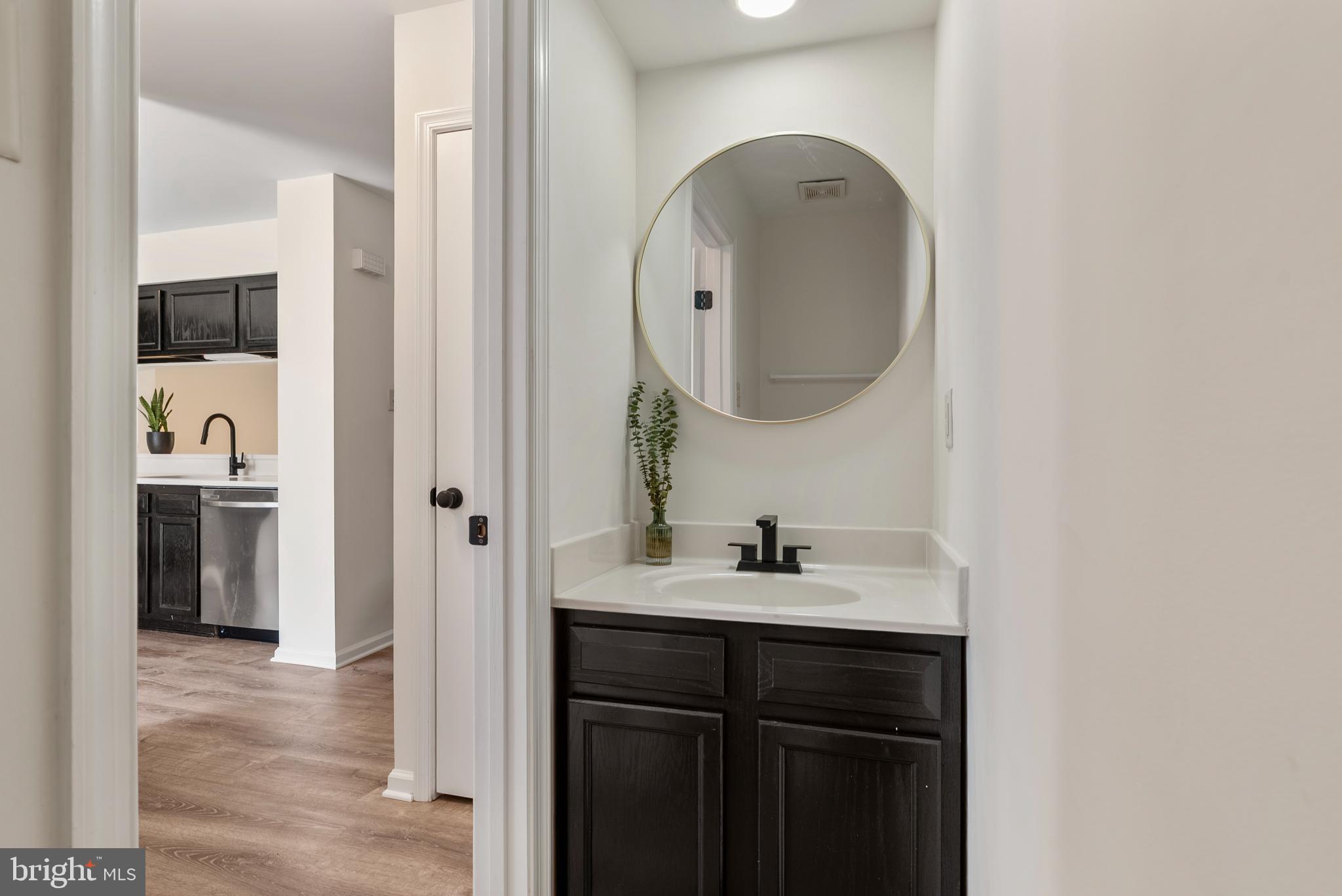 CONSTANT FRIENDSHIP - Residential