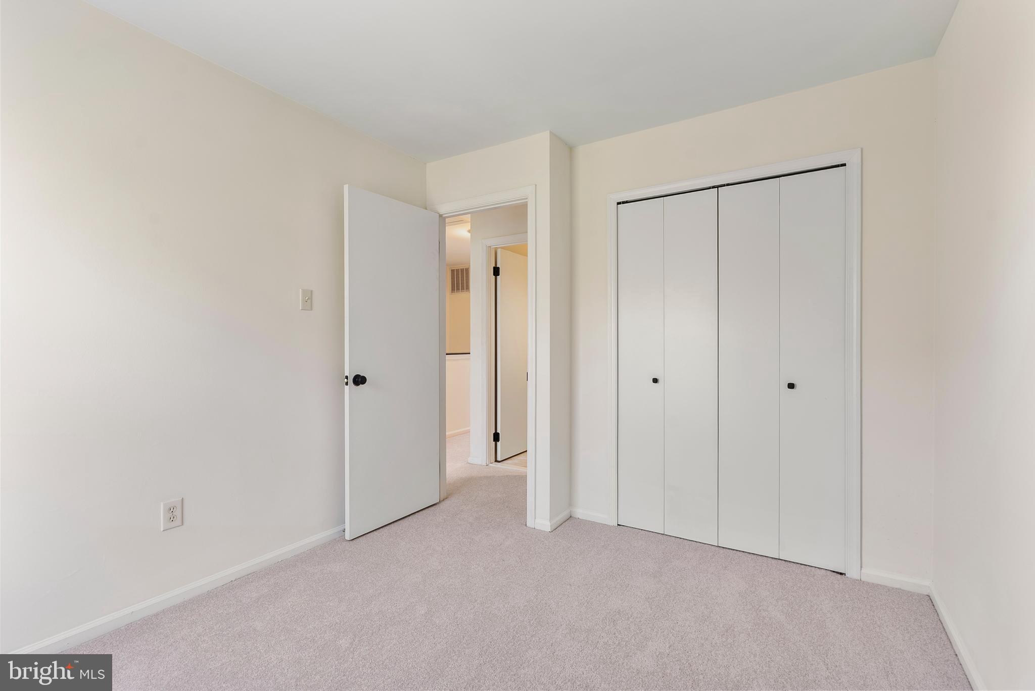 CONSTANT FRIENDSHIP - Residential