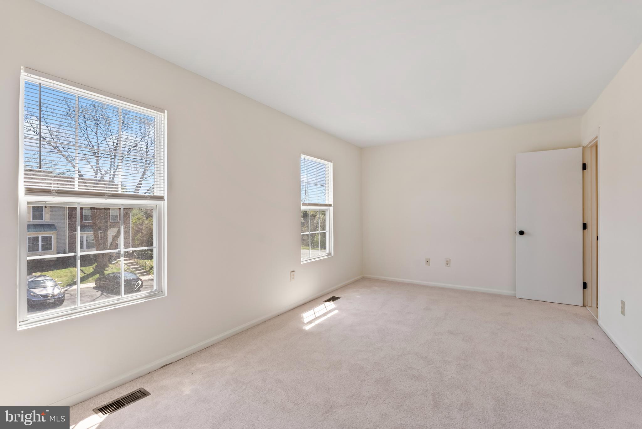 CONSTANT FRIENDSHIP - Residential