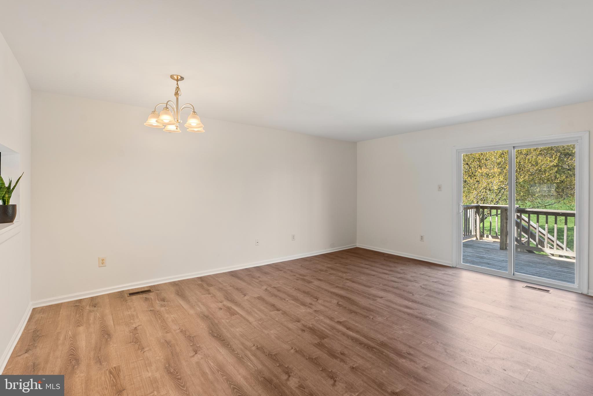 CONSTANT FRIENDSHIP - Residential