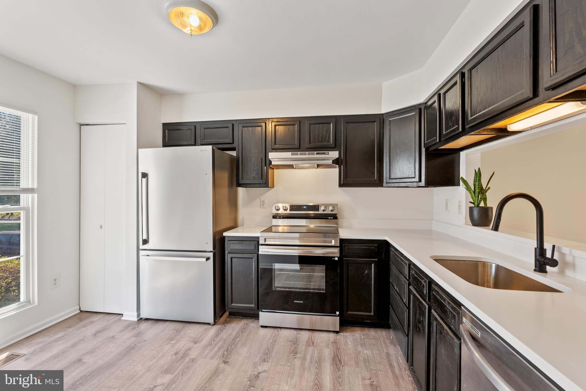 CONSTANT FRIENDSHIP - Residential