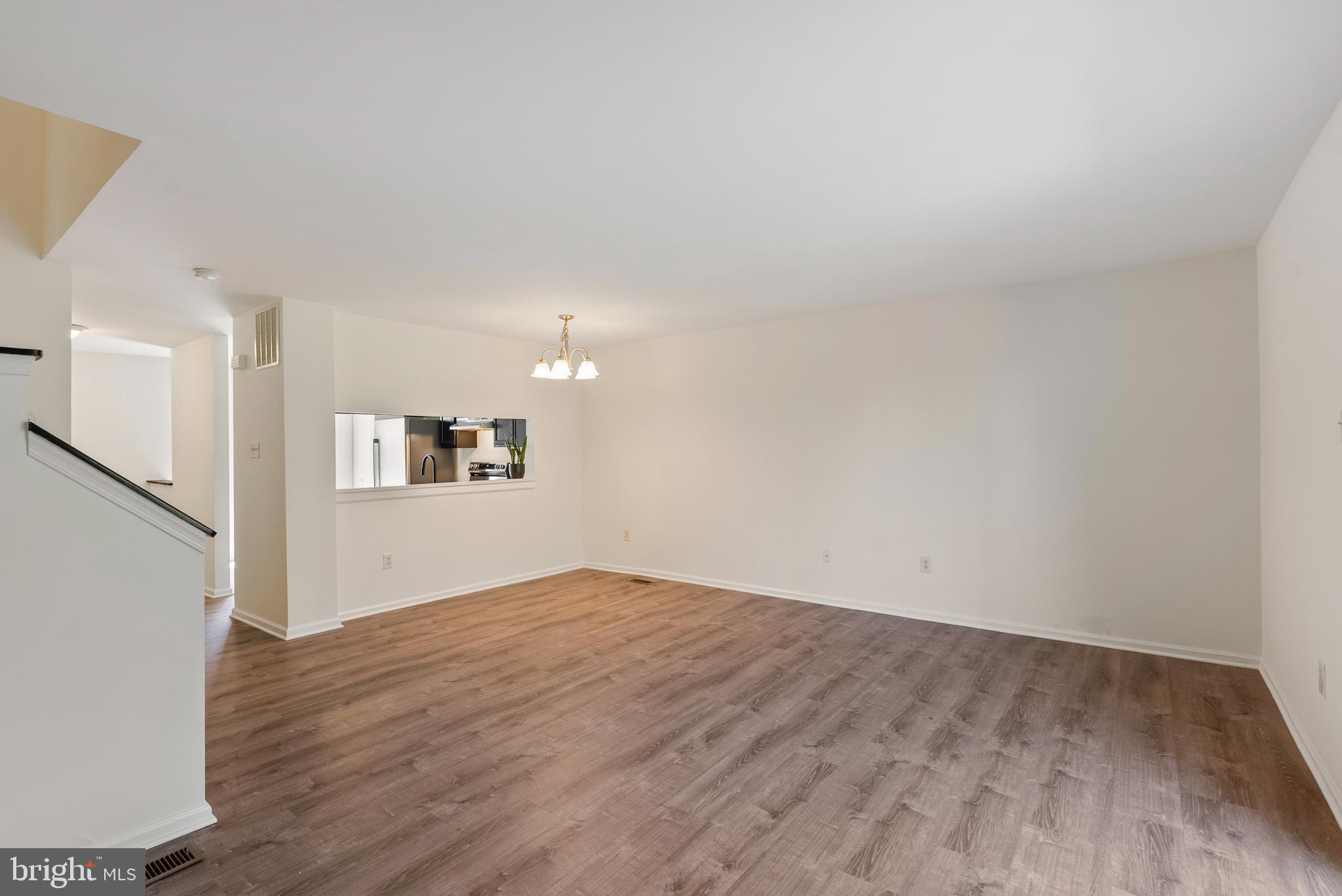 CONSTANT FRIENDSHIP - Residential