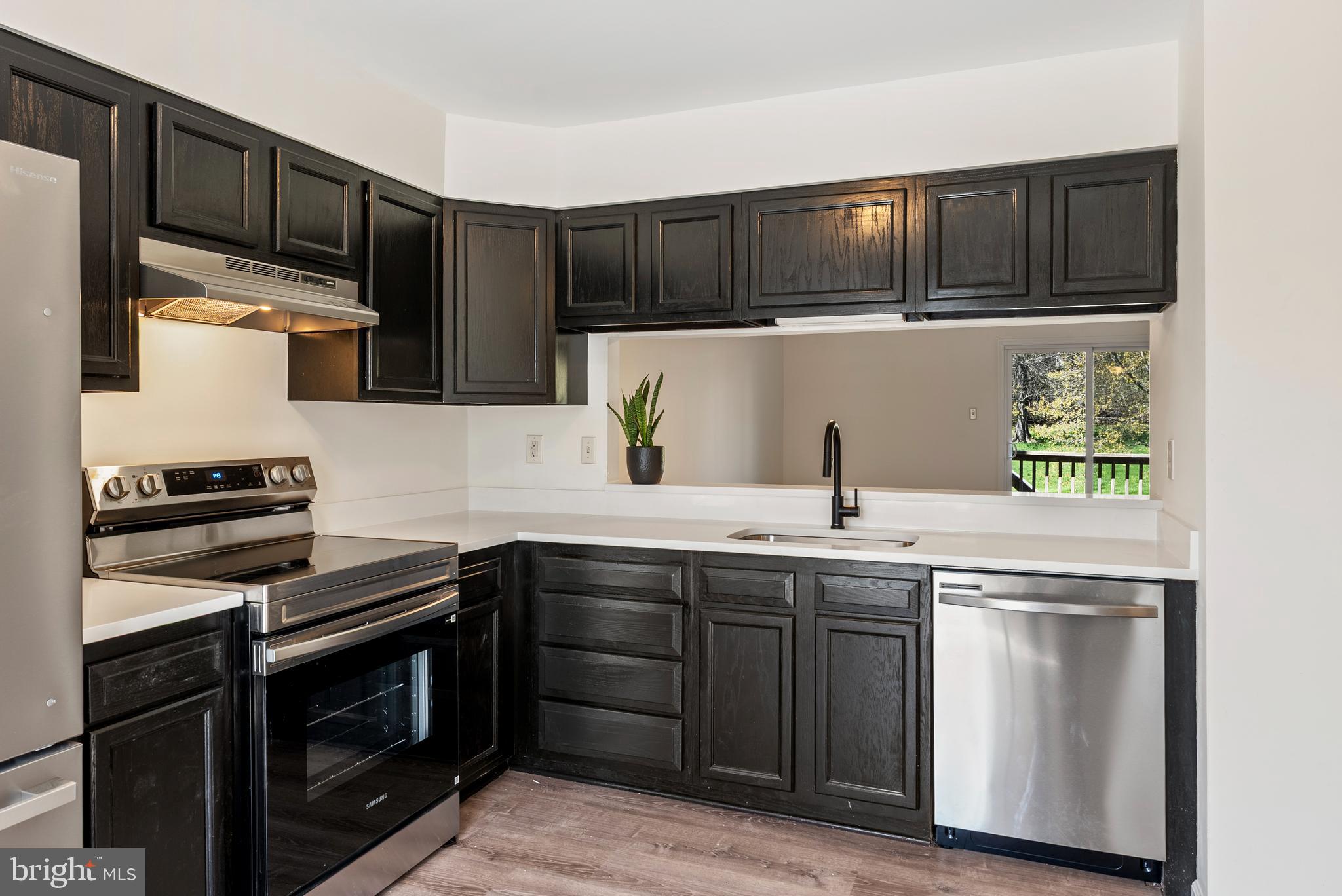 CONSTANT FRIENDSHIP - Residential