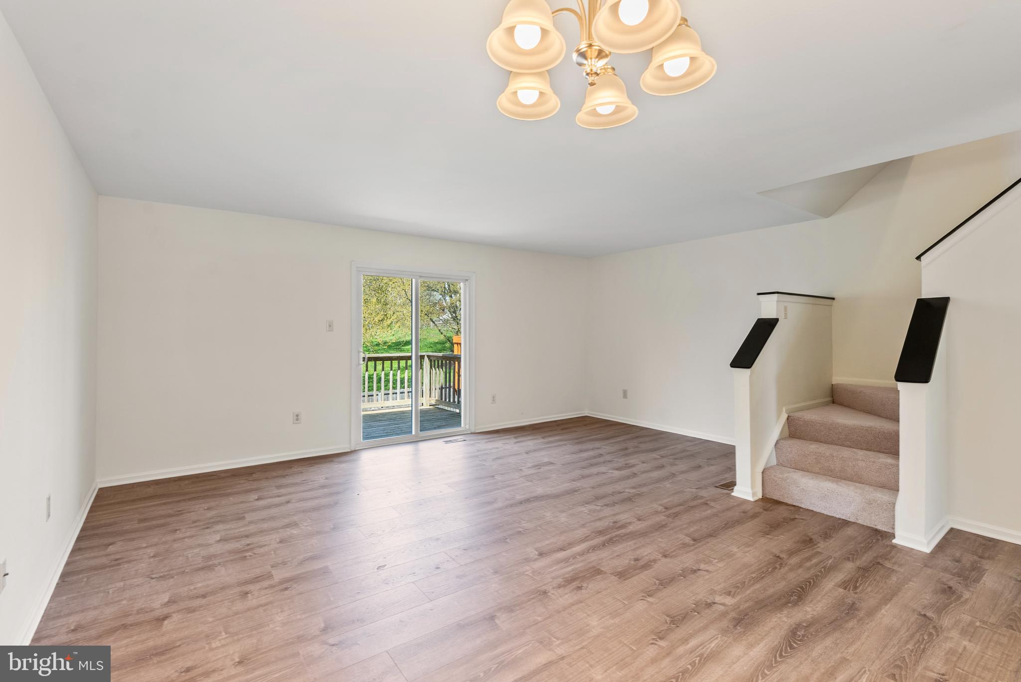 CONSTANT FRIENDSHIP - Residential