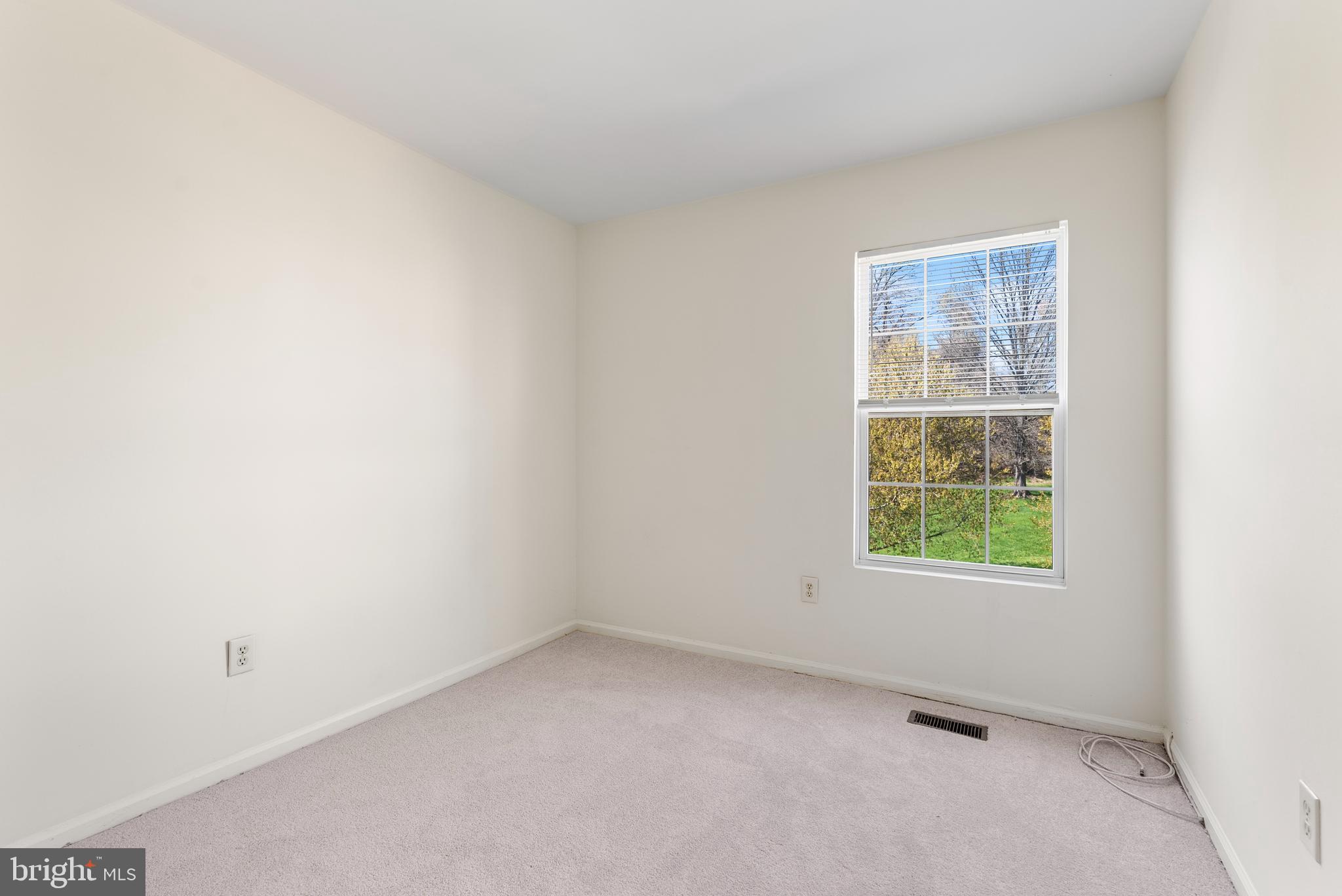 CONSTANT FRIENDSHIP - Residential