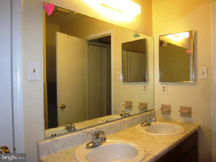 OXFORD OF BLUE BELL - Residential