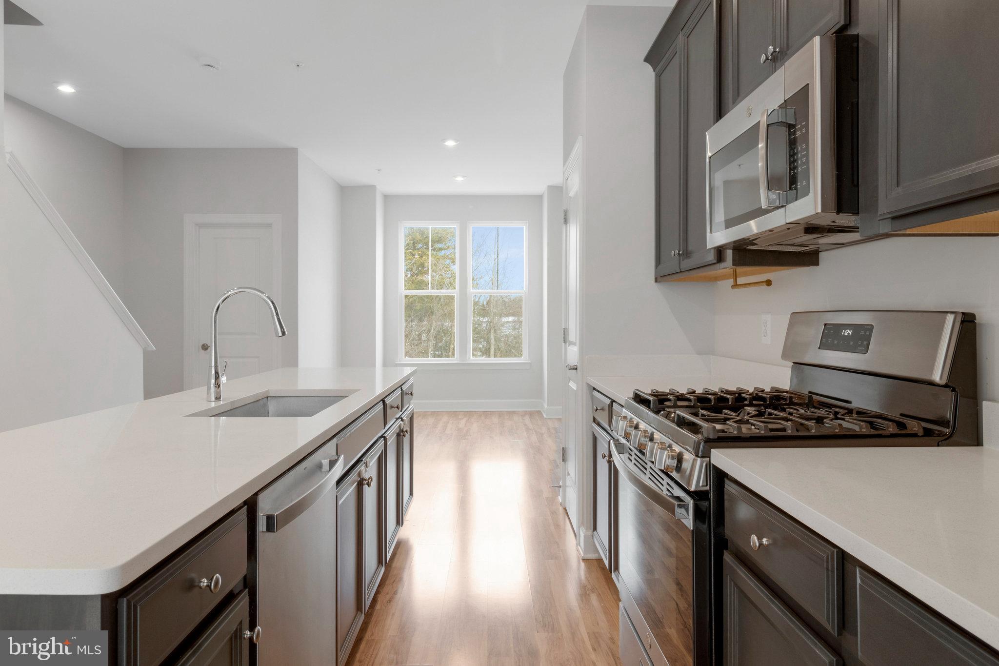 GATEWAY WEST - Residential