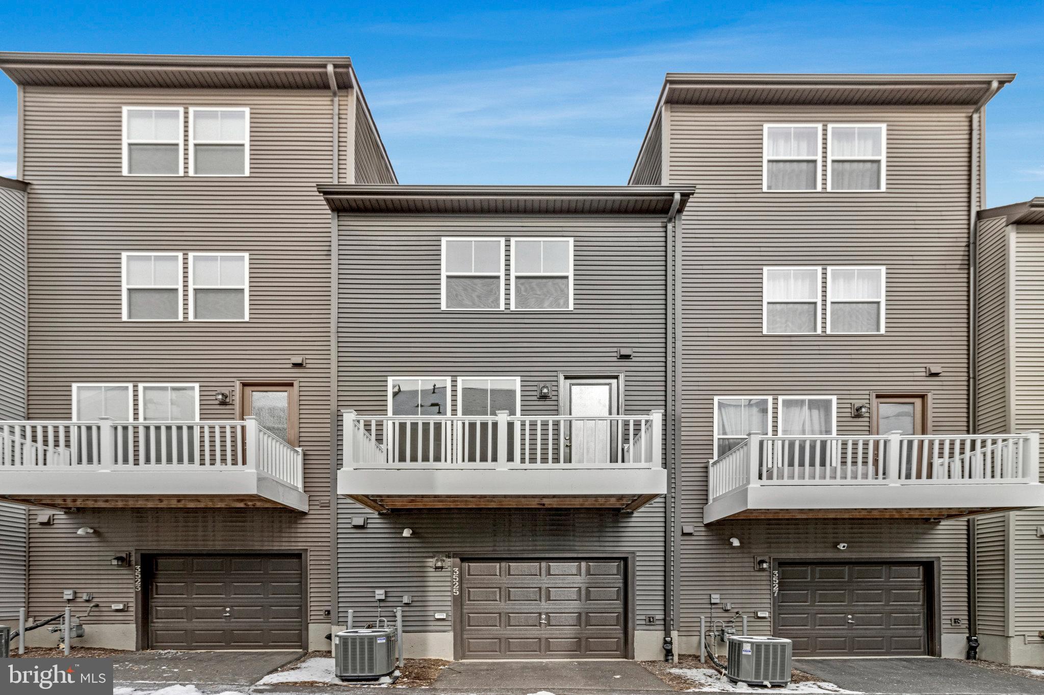 GATEWAY WEST - Residential