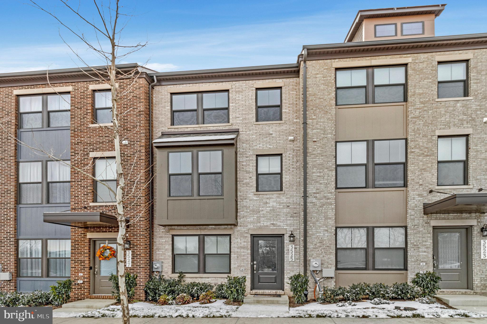 GATEWAY WEST - Residential