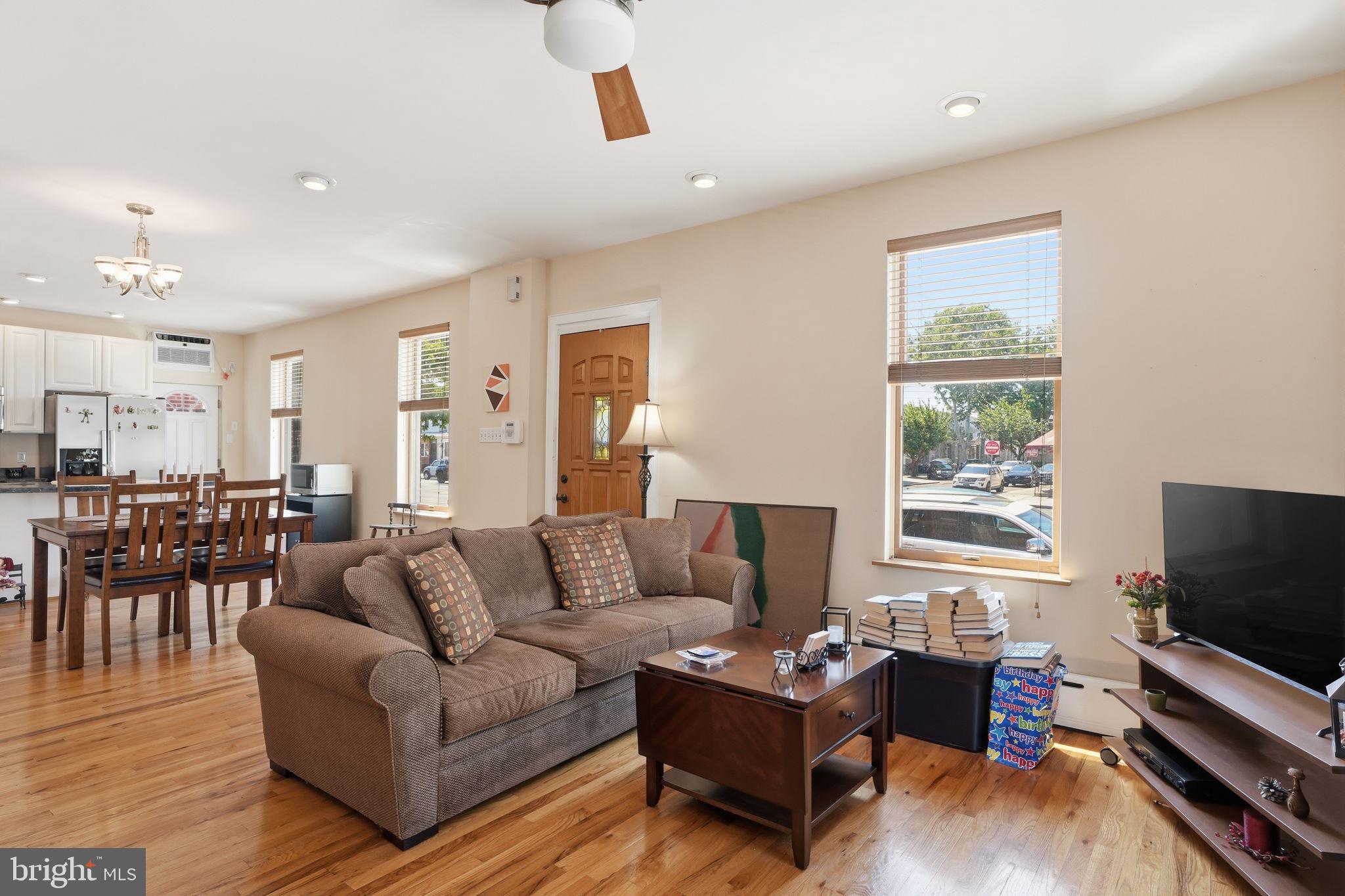 GIRARD ESTATES - Residential