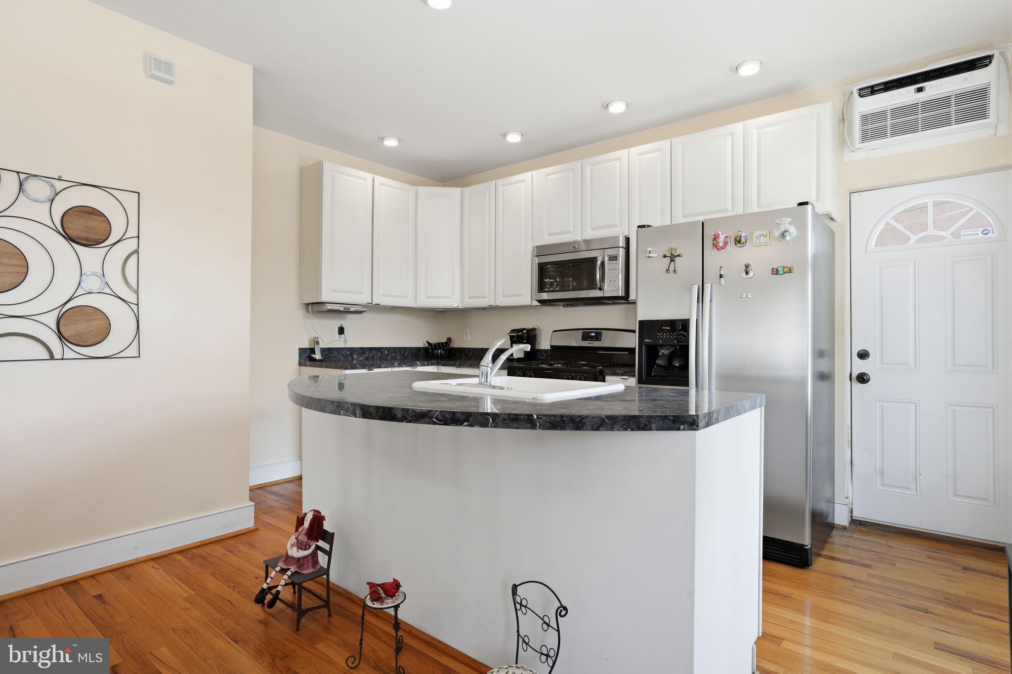 GIRARD ESTATES - Residential