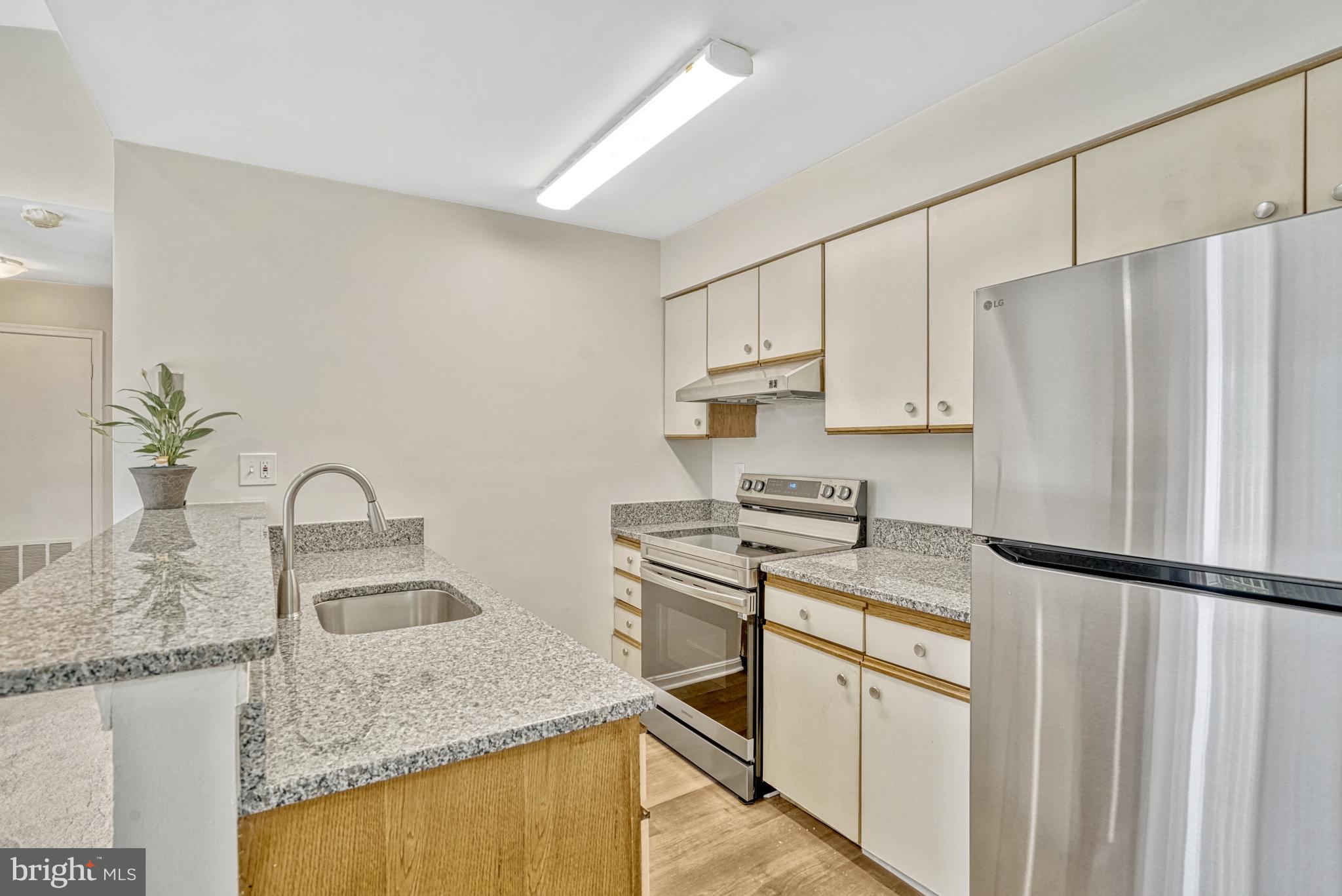 CLUSTERS AT WOODLAWN - Residential