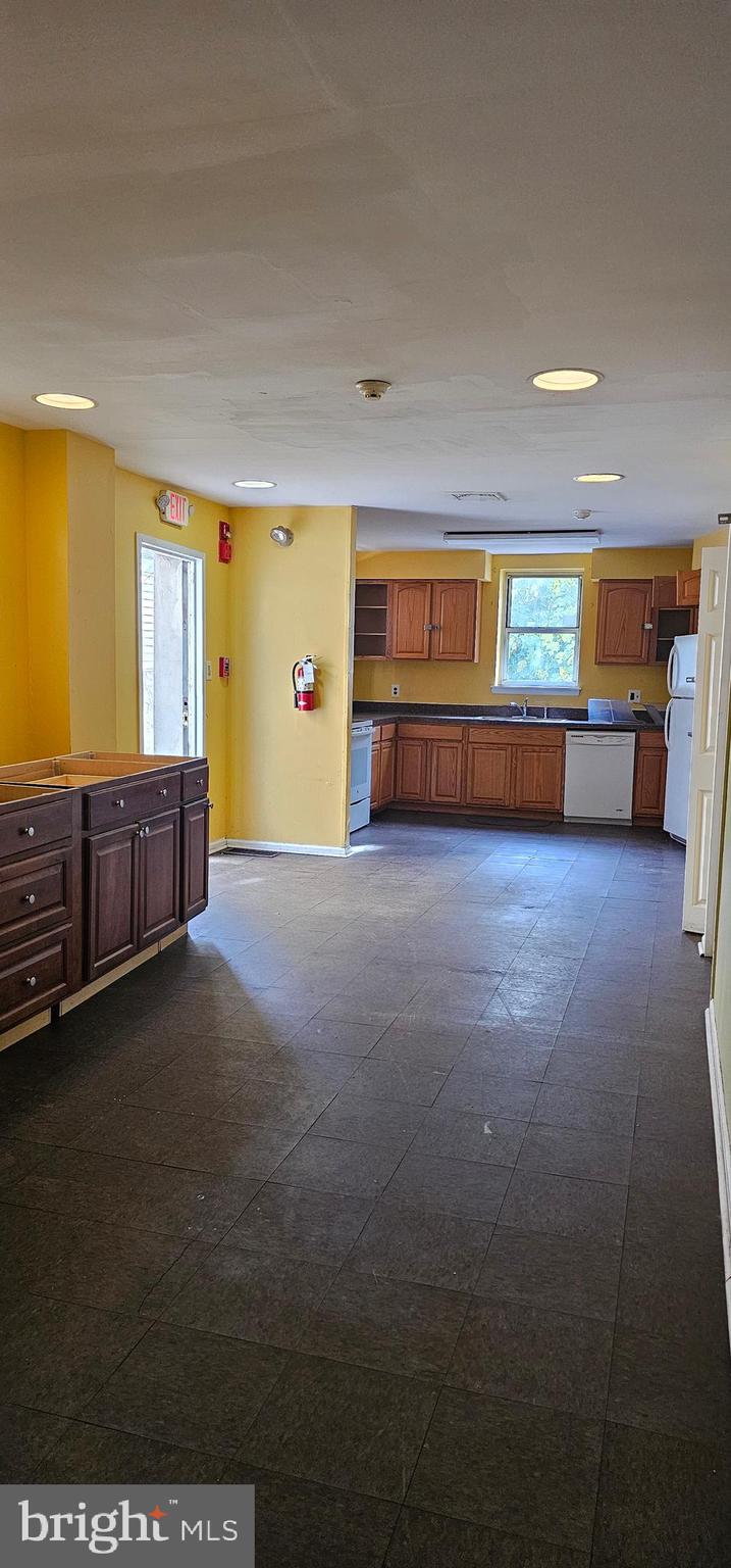 POWELTON VILLAGE - Commercial Sale