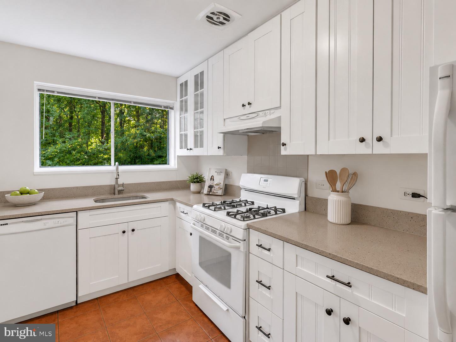 10524 WEYMOUTH STREET 202