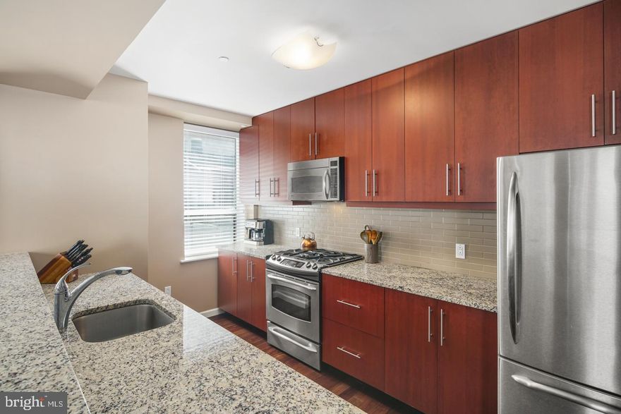 This oversized two bedroom, two bath corner apartment at the ARIA is not to be missed!  Perfectly situated in the Rittenhouse/Avenue of the Arts area, this impeccable home is just steps away from fine dining,
one-of-a kind shopping, world-renowned cultural destinations and exciting nightlife.