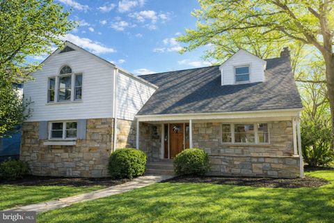 Photo of 833 Fontaine Street, ALEXANDRIA, VA 22302 (MLS # VAAX2055024)