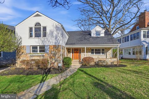 Photo of 833 Fontaine Street, ALEXANDRIA, VA 22302 (MLS # VAAX2055024)