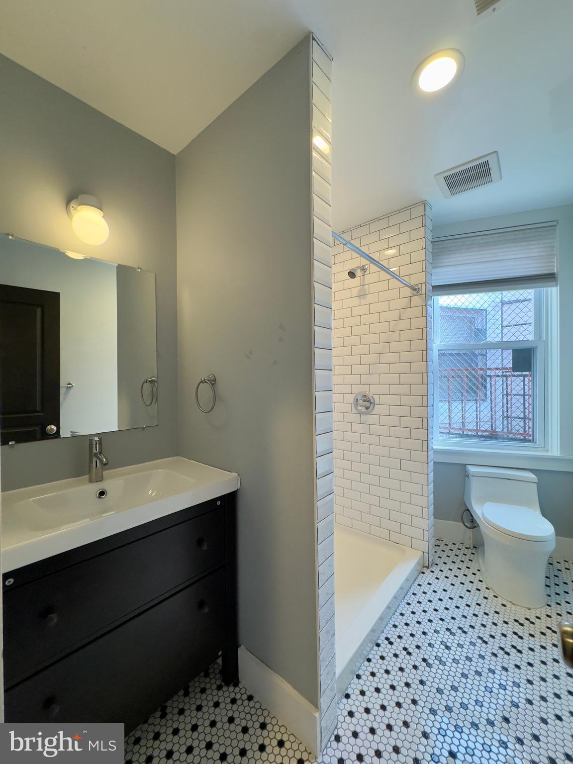 MIDTOWN EDMONDSON - Residential Lease