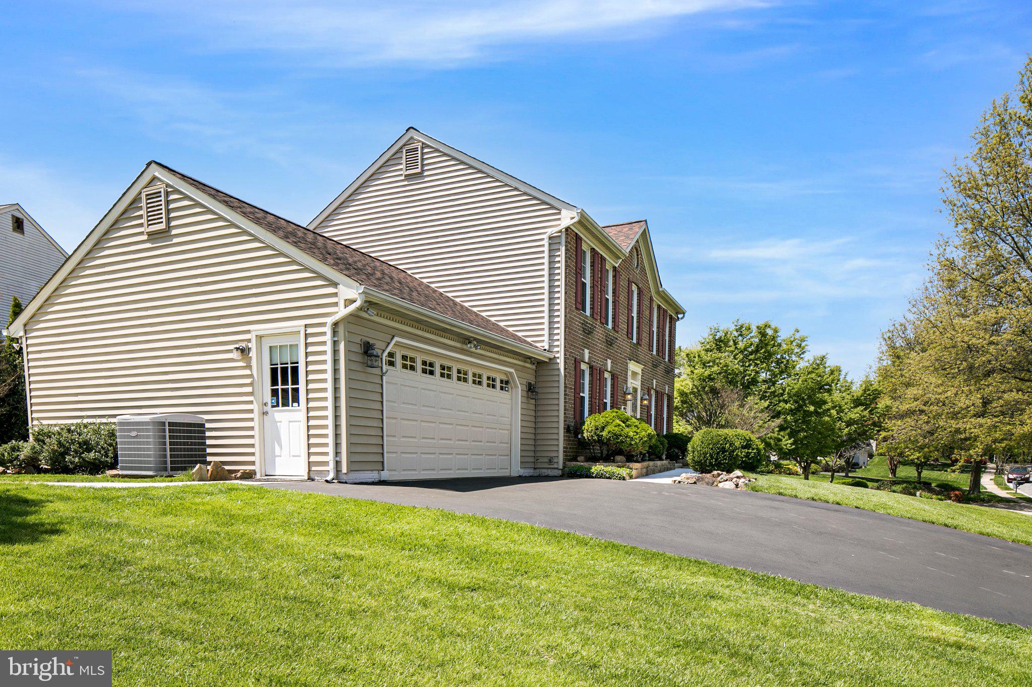 BRAMPTON HILLS - Residential