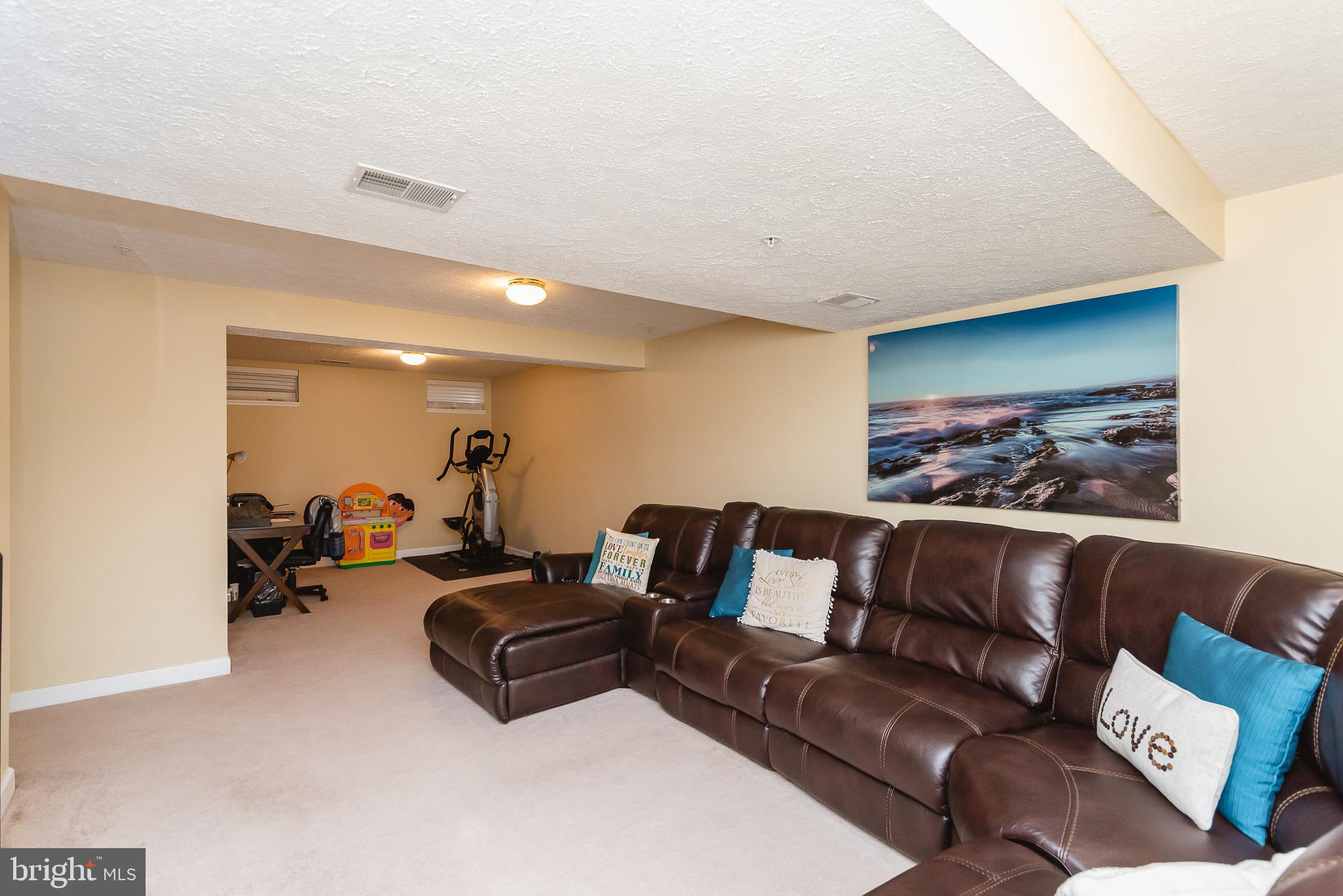 CONSTANT FRIENDSHIP - Residential