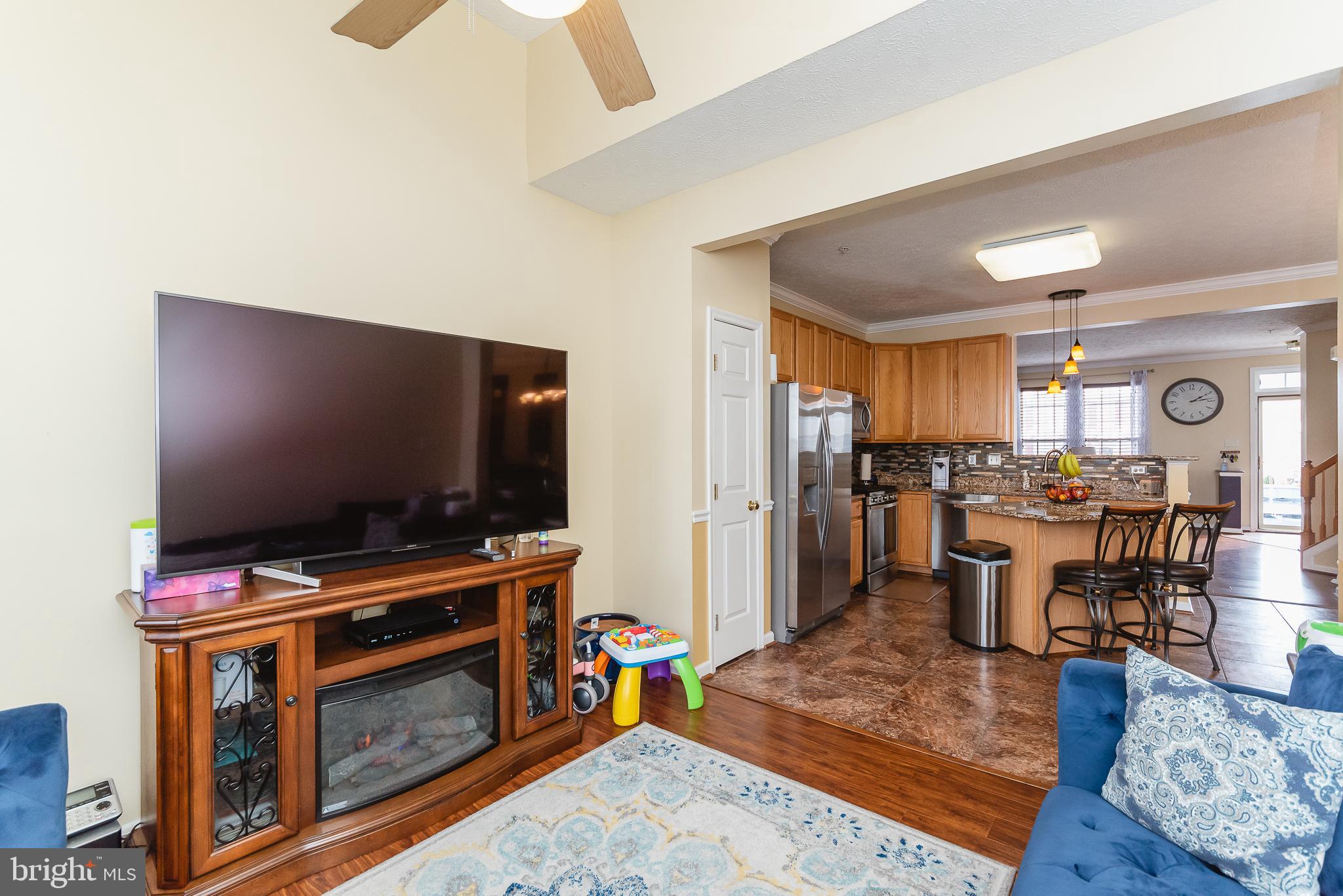 CONSTANT FRIENDSHIP - Residential