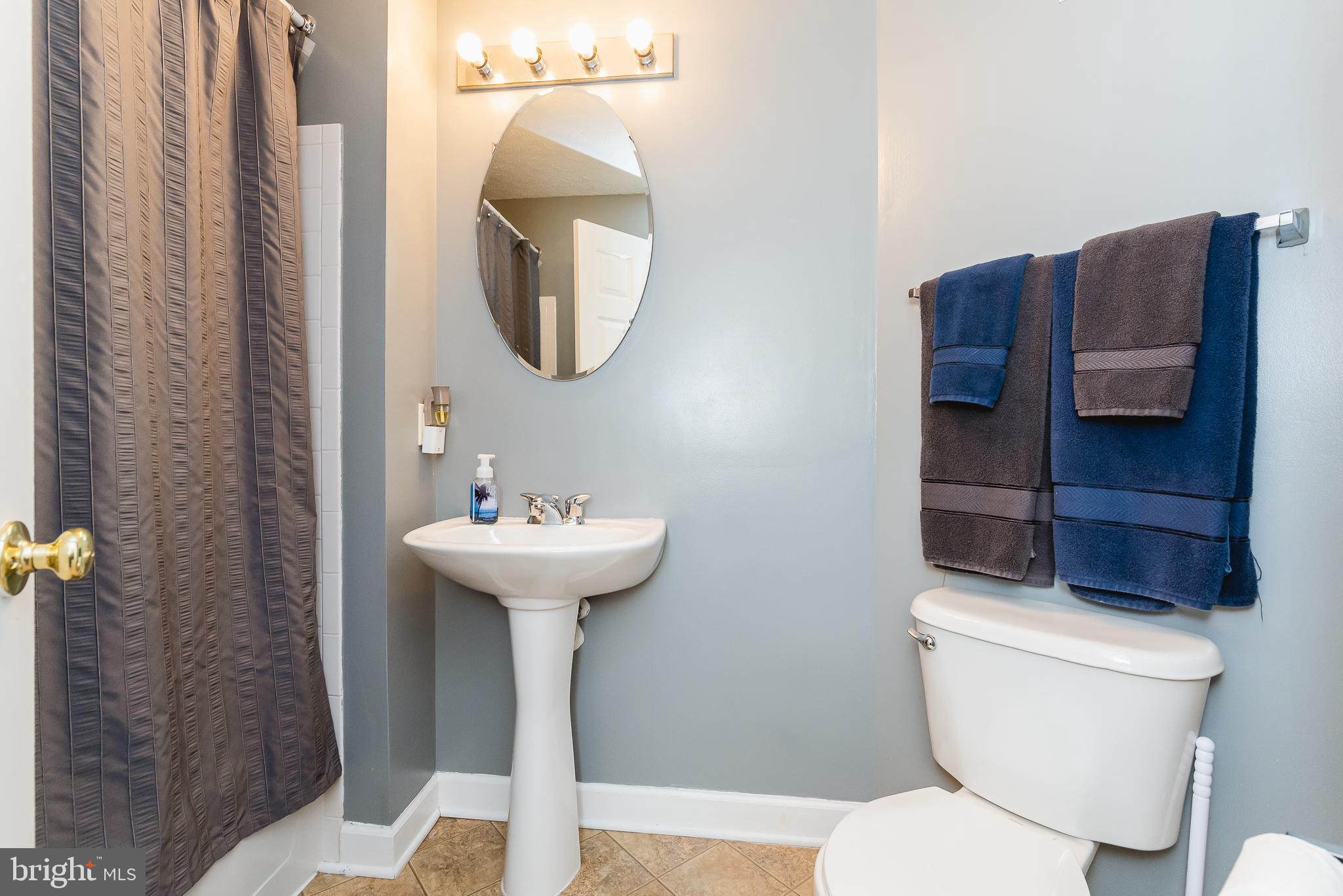 CONSTANT FRIENDSHIP - Residential