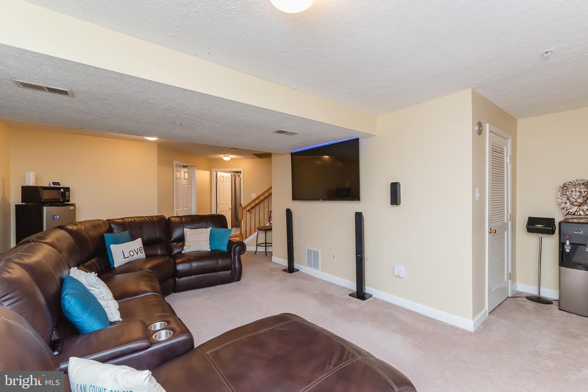 CONSTANT FRIENDSHIP - Residential