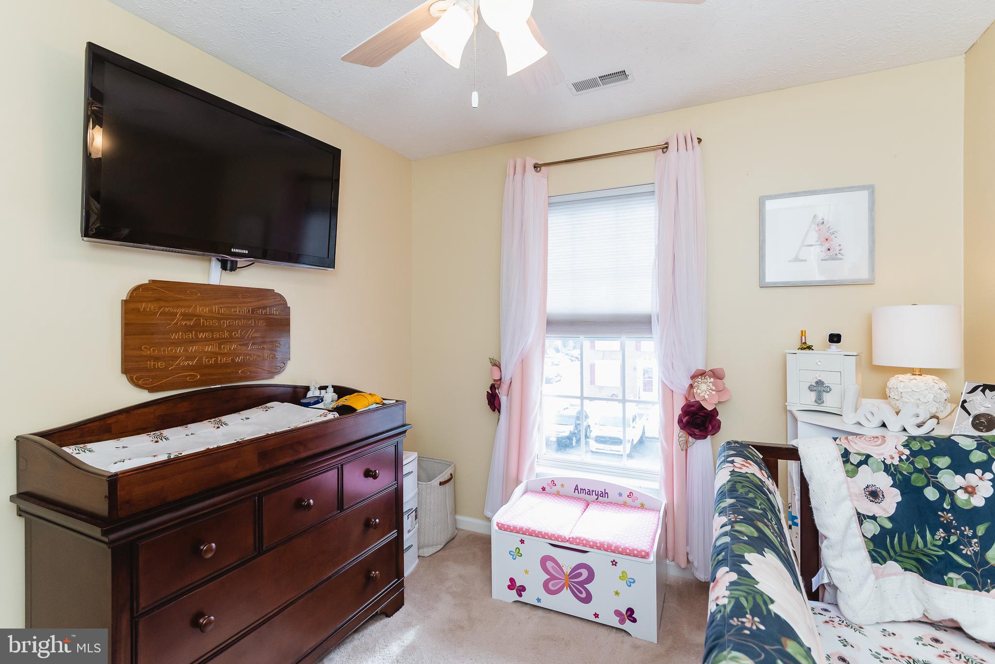 CONSTANT FRIENDSHIP - Residential