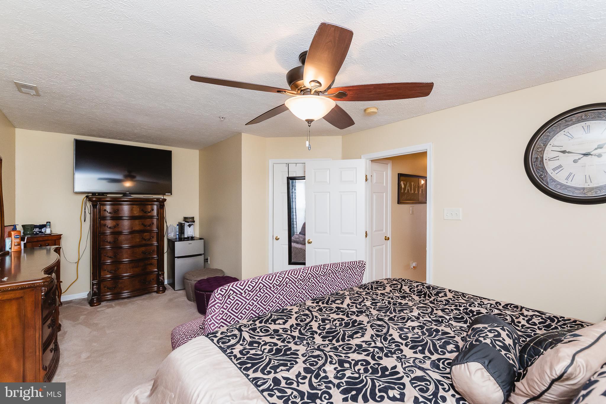 CONSTANT FRIENDSHIP - Residential