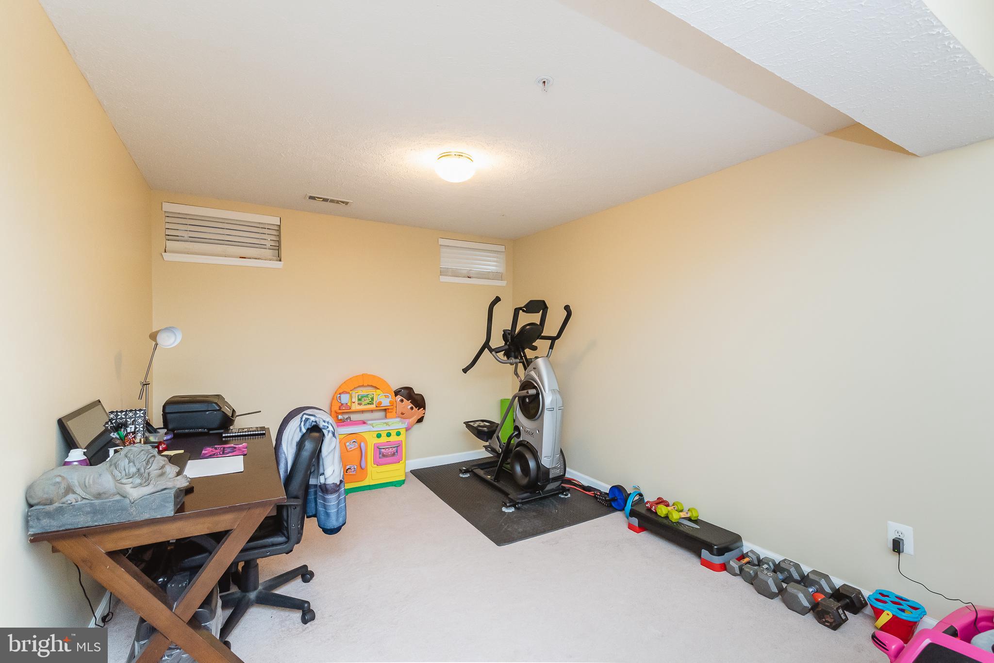 CONSTANT FRIENDSHIP - Residential