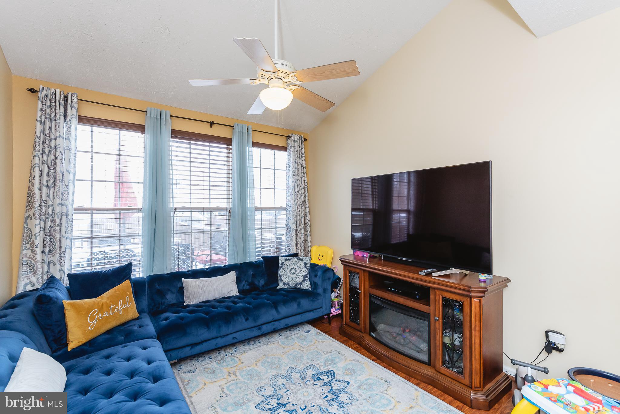 CONSTANT FRIENDSHIP - Residential