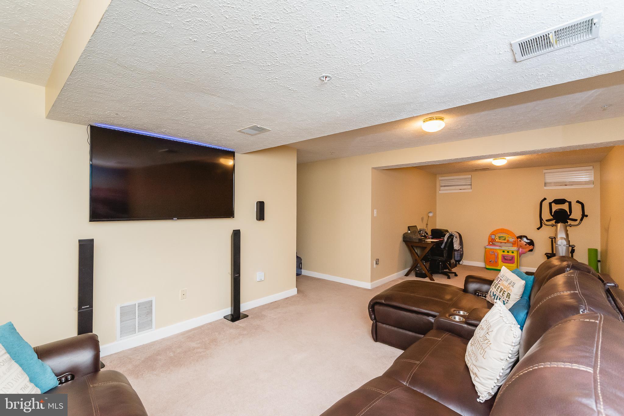 CONSTANT FRIENDSHIP - Residential