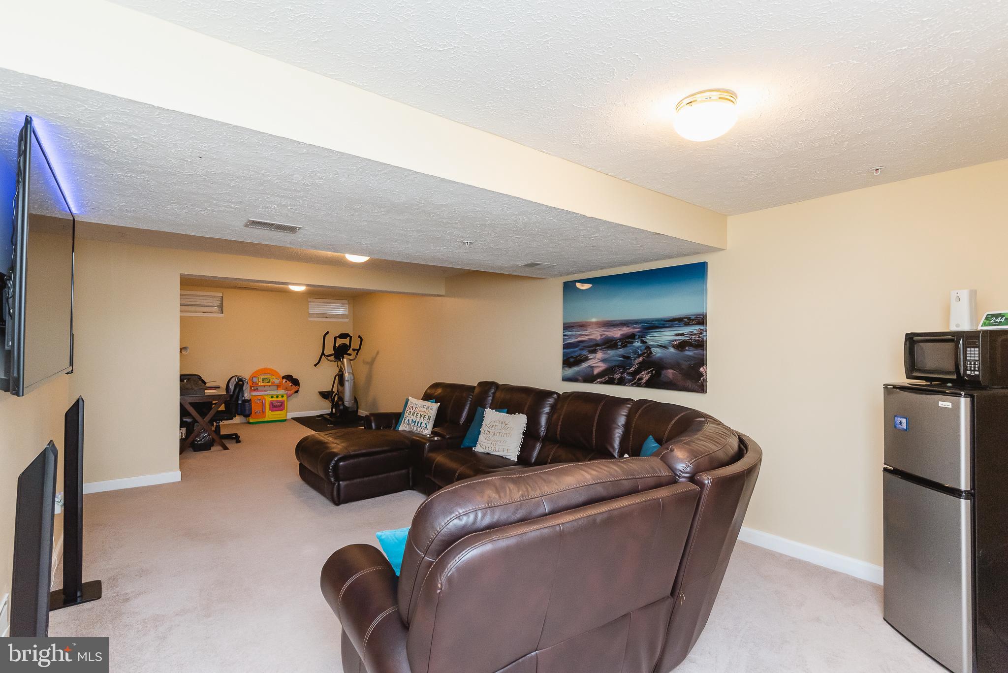 CONSTANT FRIENDSHIP - Residential