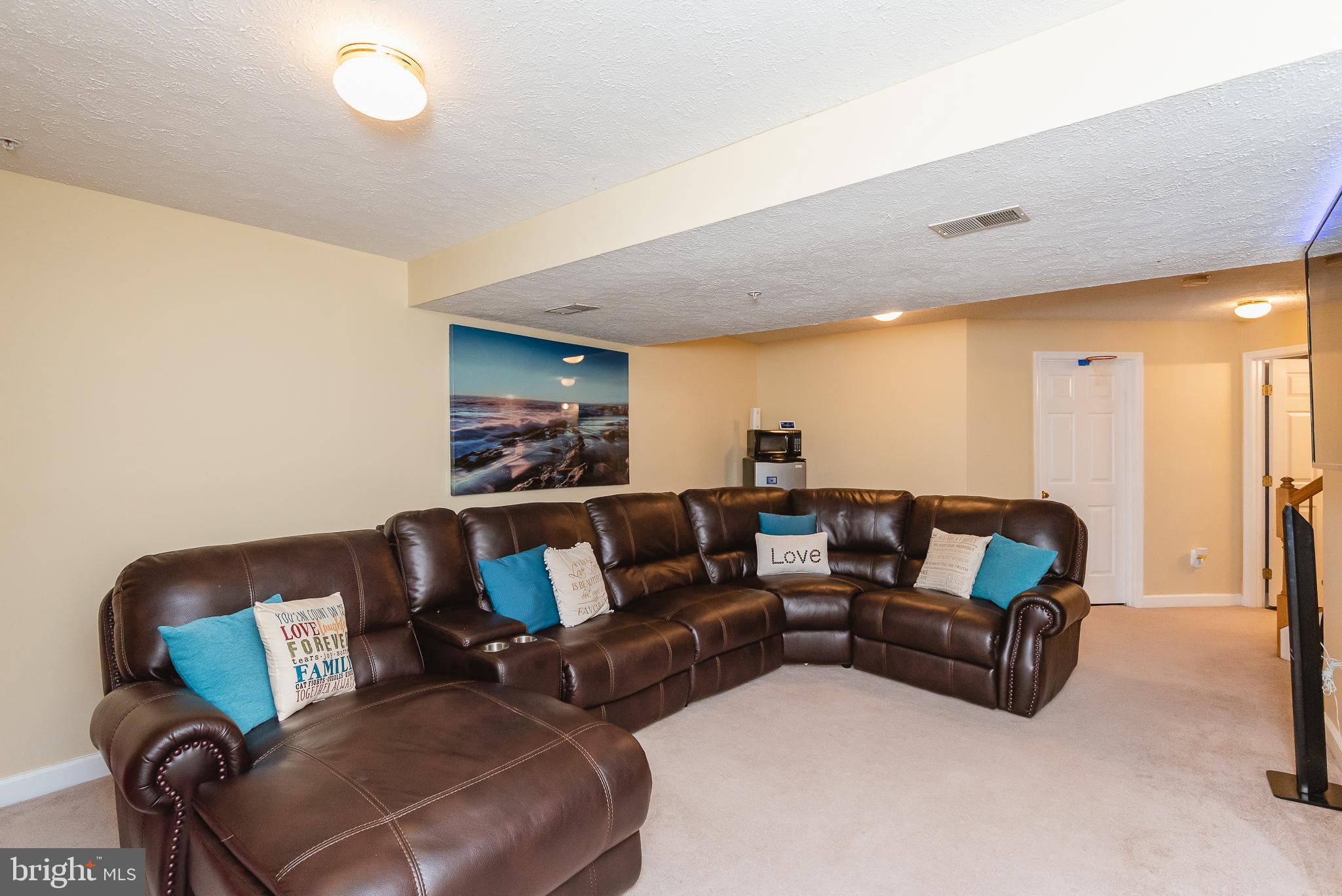 CONSTANT FRIENDSHIP - Residential