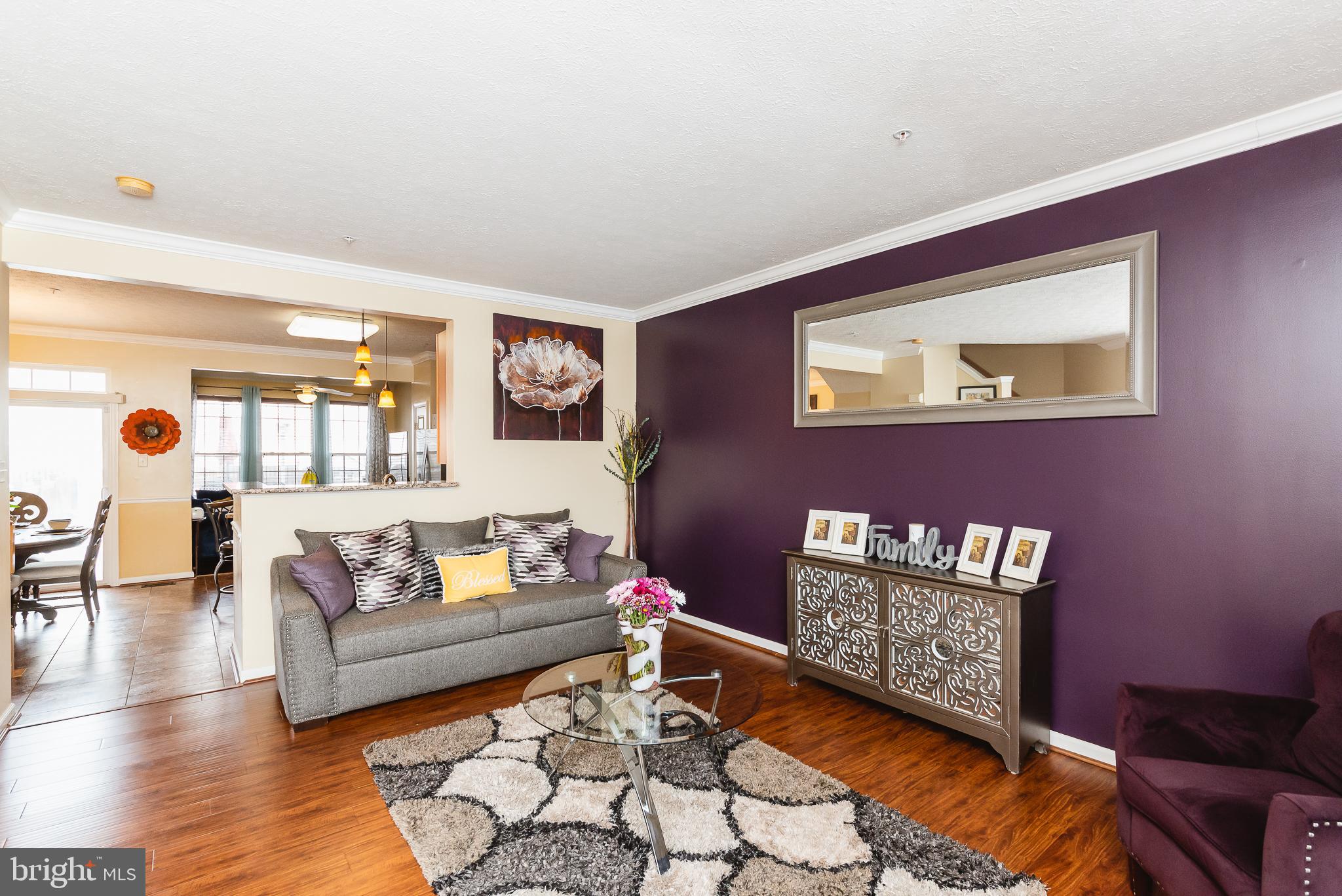 CONSTANT FRIENDSHIP - Residential