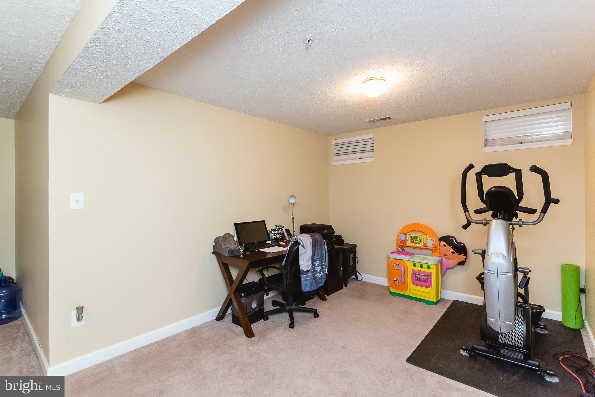 CONSTANT FRIENDSHIP - Residential