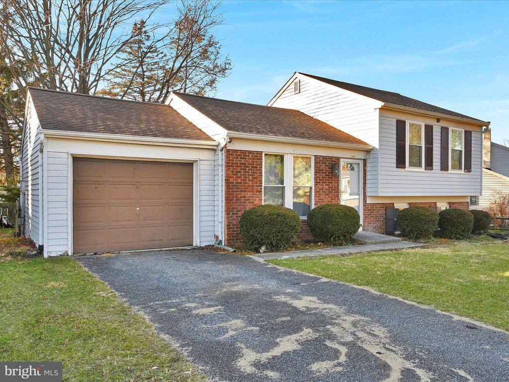 Photo of 144 Pulte Road, Lancaster, PA 17601 (MLS # PALA2045284)