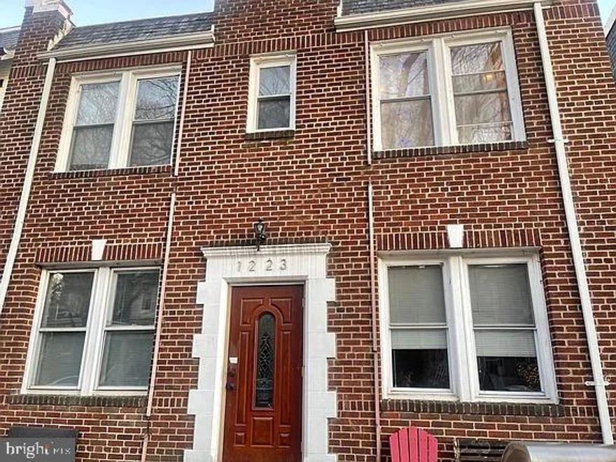 Spacious second-floor 2-bedroom, 1-bath condo with a bright sunroom/den. Enjoy a prime location — walking distance to H Street and local groceries, and close to Whole Foods, Trader Joe’s, Union Market, Union Station, Capitol Hill, and more.

The home features stainless steel appliances, hardwood floors, granite countertops, central HVAC, an in-unit washer and dryer, and a dishwasher. Please note: the condo is located on the second floor and is accessible by stairs only (no elevator).

Water and private trash removal are included in the rent. Security deposit is equal to one month’s rent. Good credit report required. Cats and small dogs welcome with a pet deposit.