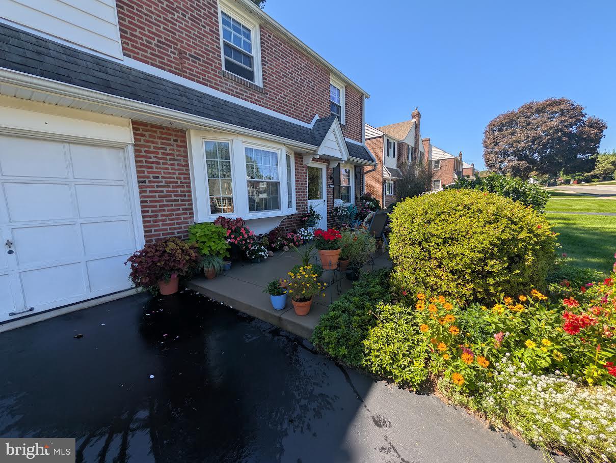 2404 GEORGIAN LANE