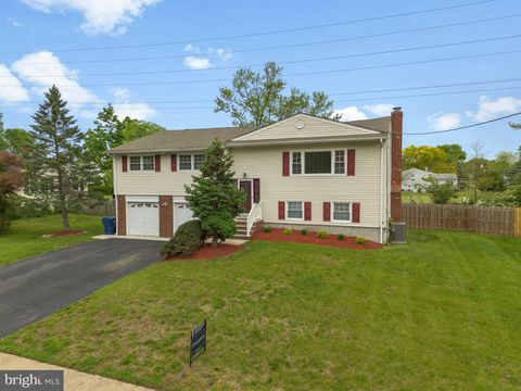 Homes For Sale - 1305 Carlisle Road<br/> NORTH BRUNSWICK, NJ 08902