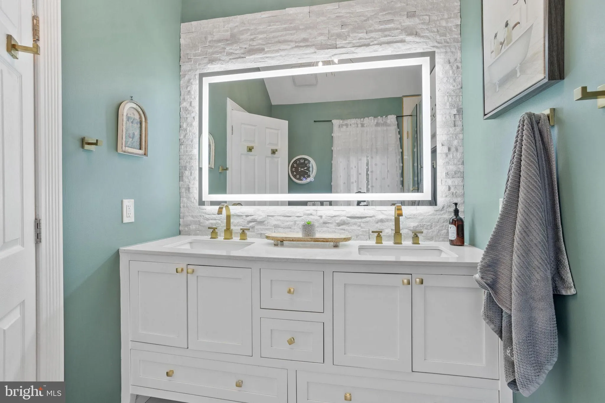 Yardley, Pennsylvania 19067, United States, 3 Bedrooms Bedrooms, ,3 BathroomsBathrooms,Residential,Pending,160161