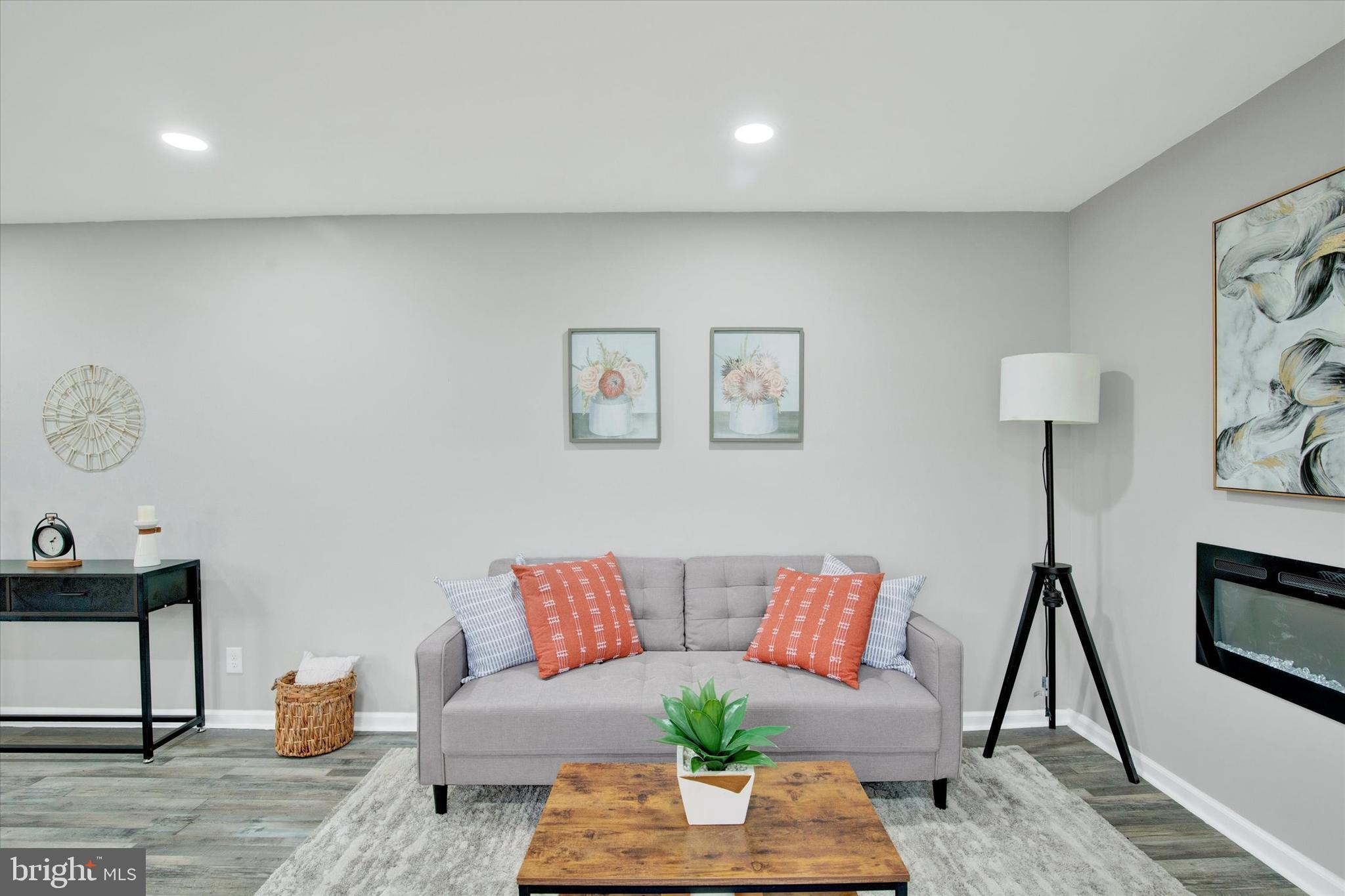 CORNS MANOR - Residential