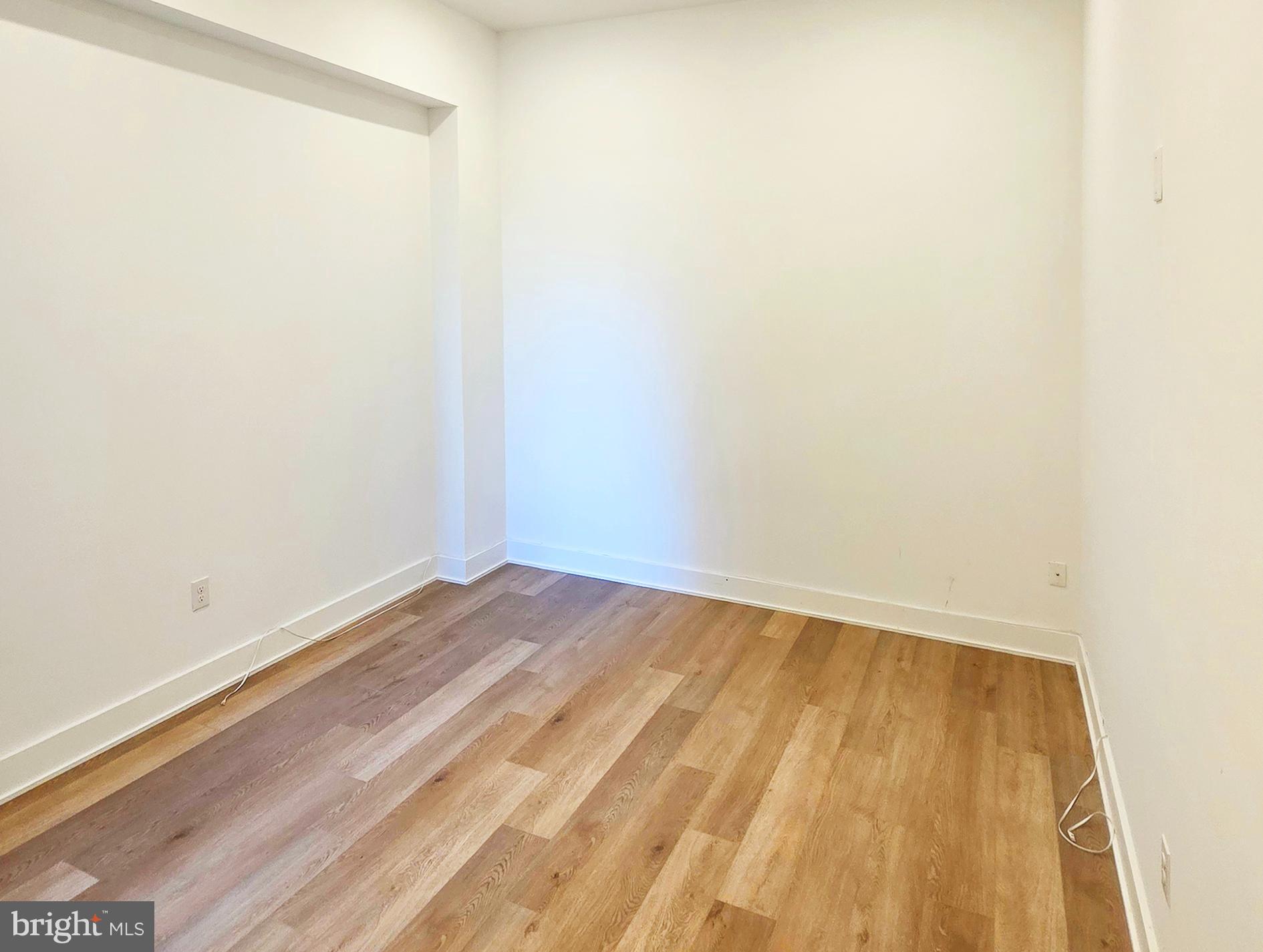 GERMANTOWN - Commercial Lease