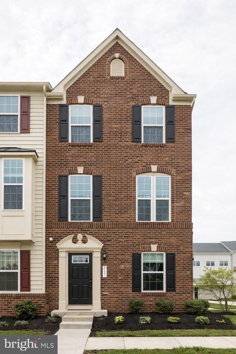 Photo of 7010 Kona Drive, GAINESVILLE, VA 20155 (MLS # VAPW2113828)